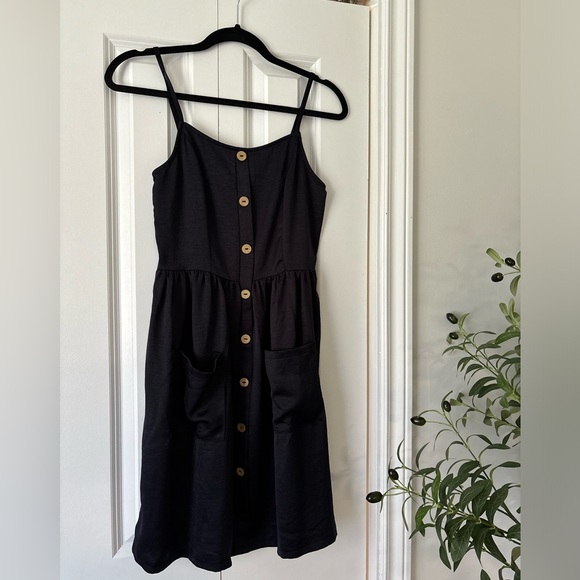 Brand new SHEIN dress with buttons and pockets - Picture 5 of 9
